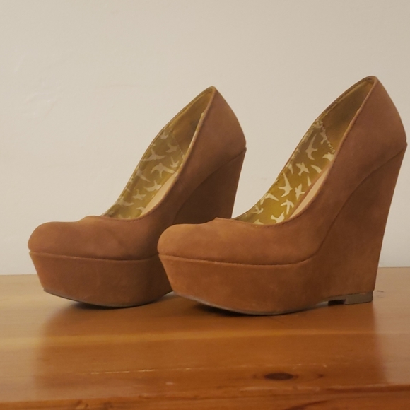 Shoes - Picture 2 of 4